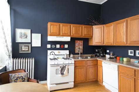If you have oak or honey toned wood cabinets and want to refresh your kitchen, consider painting the walls in. Shapely Kitchen Paint Colors With Honey Oak Cabinets | Swing Kitchen
