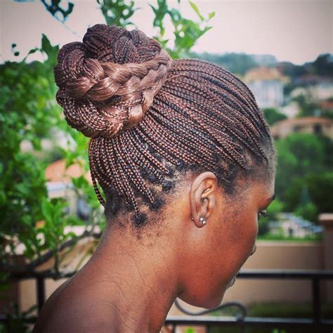 And unlike cornrows, box braids are not braided flat against the scalp—hair is sectioned off into precisely shaped squares (or boxes) all throughout the kanekalon, a synthetic fiber that is used in most braiding hair packs, is commonly used to achieve the style due to its affordability and ability to. The 10 Most Beautiful Small Box Braid Hairdos