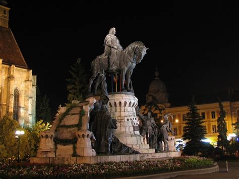Statuia Matei Corvin Din Cluj Monumente Si Statui Cluj Sky Trip