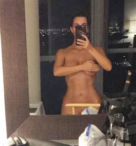 Kim Kardashian Naked Selfies And A Video On Snapchat