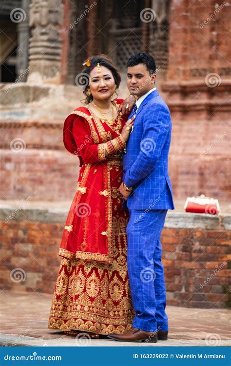 nepali bride and groom dresses images 2022