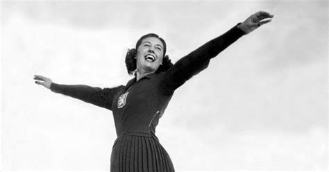 Aja Zanova Top Czech Skater Who Defected To West Dies At 84 The New