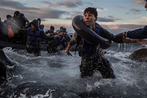 Photography Pulitzer For Coverage Of Refugee Crisis Published 2016