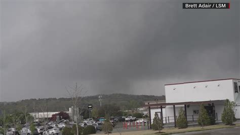 tornado slams arkansas severe weather illinois iowa