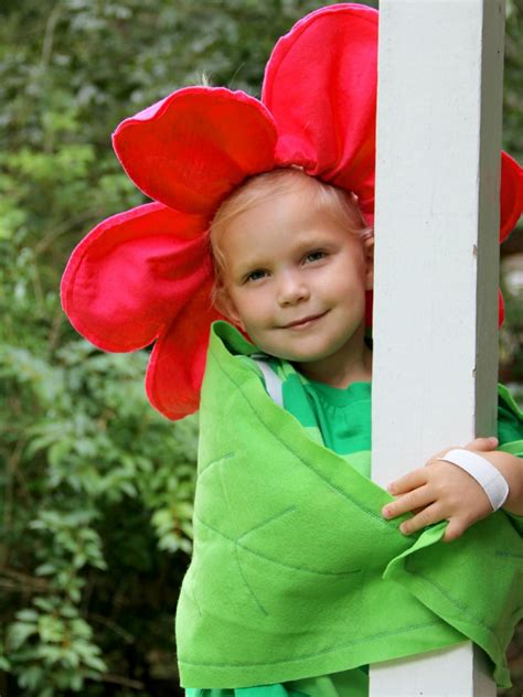 Easy Diy Halloween Costume Flower With Big Petals Sewing Tutorials