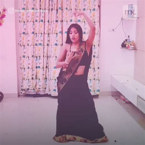 Tiktokers Are Obsessed With This New Bollywood Dance
