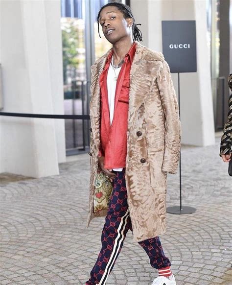 Travis scott in baggy clothes. DAE Travis Scott is a fashion icon???? : Hiphopcirclejerk