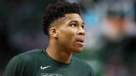 Giannis antetokounmpo shoots a free throw against the nets. Giannis Antetokounmpo Haircut 2020 - bpatello