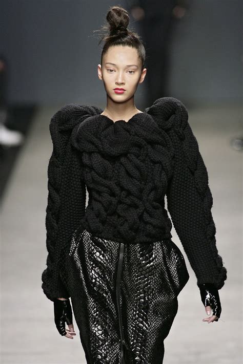 Iceberg Fall 2009 Runway Pictures | Knitwear fashion, Knit ...
