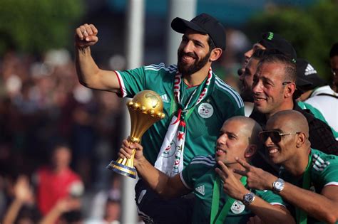 تحقق من ترجمات حَام إلى الإنجليزية. ازيد من 10 صور للمنتخب الوطني الجزائري لم تعرض من قبل ...