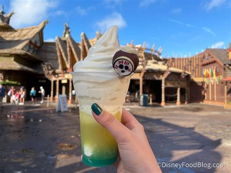 We Finally Got The Dole Whip Swirl Of Our Dreams In Disney World