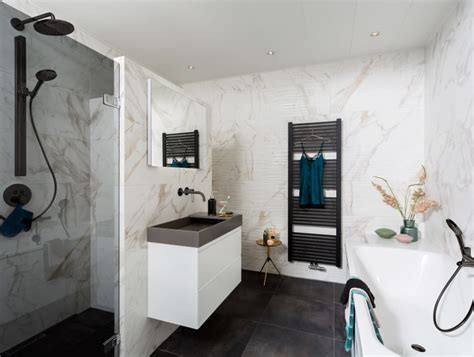 Vroeger was marmer alleen voorbehouden aan de hogere middenklasse. Complete badkamer met marmer | Elegant en trendy badkamer