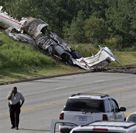 Blink 182 drummer travis barker has said he offered friends $1m to kill him after a plane crash that left him badly burned. Critically Injured: Travis Barker and DJ AM in fatal plane ...