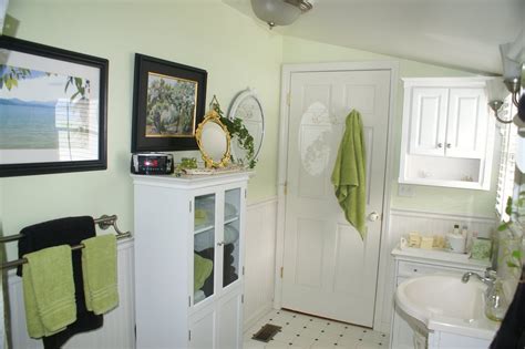Such apartment bathroom decor can add a mega luxurious feel. Tag For Small apartment bathroom design ideas : Bathroom ...