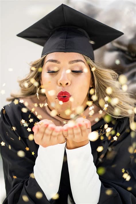 7 Simple Ideas That Can Spice Up Your Graduation Photoshoot Rtw Photography Nursing Graduation