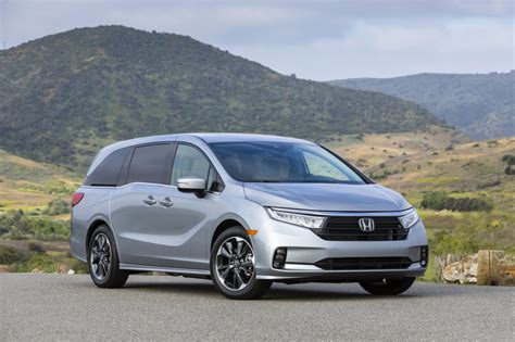 Capabable & versatile · 7 new models · 3rd row seating 2021 Honda Odyssey: America's Most Popular Minivan Gets a ...