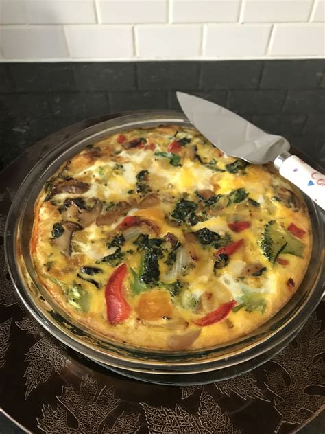 Healthy and delicious weight watchers recipes with freestyle, smartpoints, pointsplus and nutritional information from some of your favorite healthy bloggers! Weight Watchers Breakfast Crustless Frittata