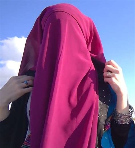 Pin By Samina Naqabwali On Burqa Arab Girls Hijab Beautiful Hijab