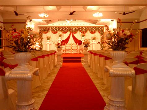 Customize every aspect of the wedding, from the walls to the wedding cake. Customized Red Welcome Carpets In Dubai , Dubai Interiors
