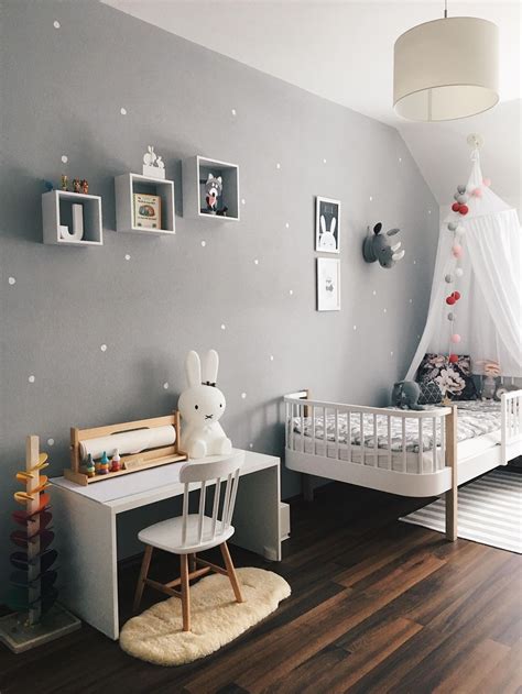 Delari diy nahen maedchen kinderzimmer streichen dachschraege 8007 delari. ...und mein Lieblingszimmer 💕 #kinderzimmer #mädchen ...