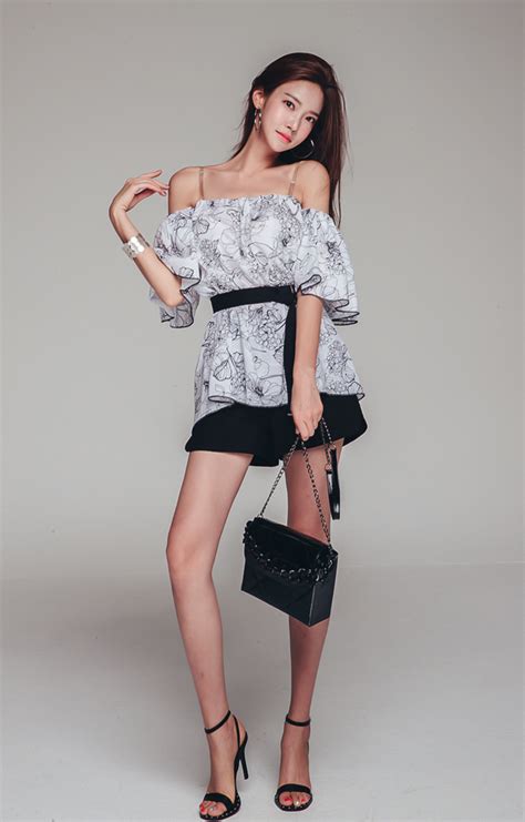 Jung Yun 정윤 Jung Yoon Asian Model Asian Fashion Cold Shoulder Dress