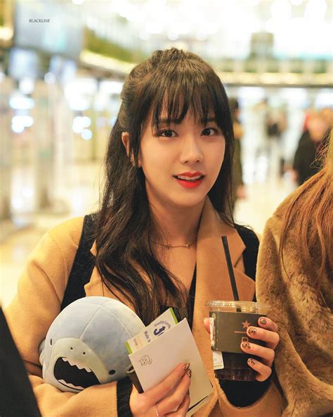 Blackpink Jisoo Showcases Angelic Smile At The Airport Pinoykawayan