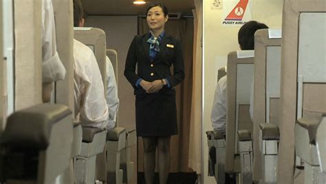 「制服・下着・全裸」でおもてなし またがりオマ コ航空 3 日本のアダルト動画 熟女 ときどき 若い娘