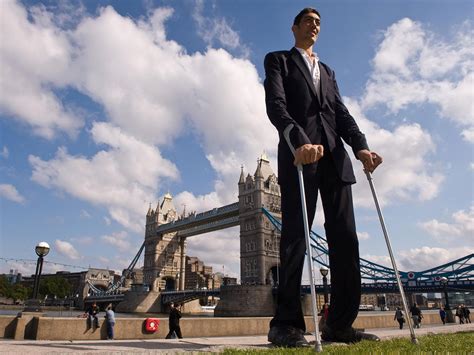 Worlds Tallest Man 29 Finally Stops Growing With Help From Va Doctors Cbs News