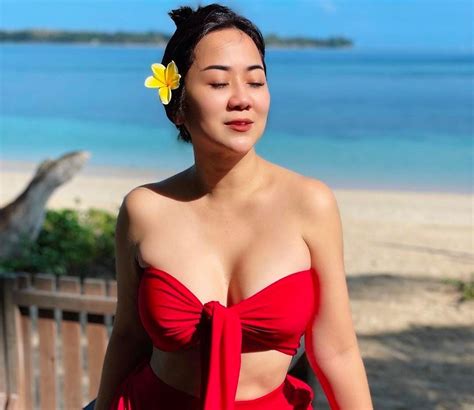 Tante Erni Pakai Bikini Merah Di Pantai Miss U Tante Inces