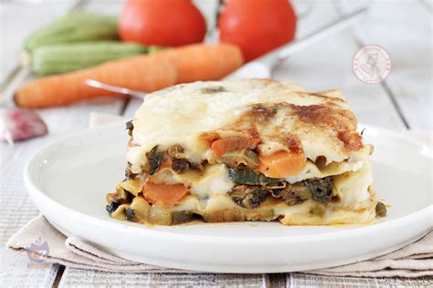 Sono tantissime le pietanze che possono essere preparate con questa tecnica. LASAGNE ALLE VERDURE ricetta facile con lasagne secche o ...