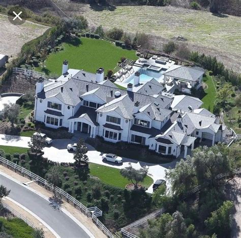 Kylie Jenner Hidden Hills Mansion Jenner House Mansions Mansion Exterior