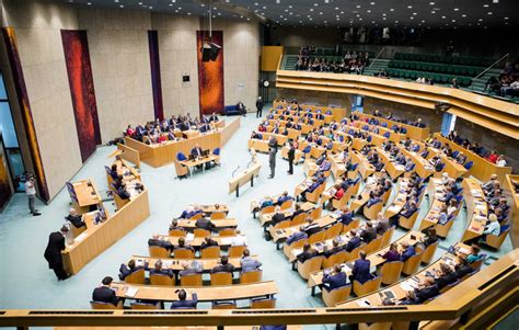 De tweede kamer bestaat uit 150 leden. Tweede Kamer krijgt eigen hitlijst: de Top 150 ...