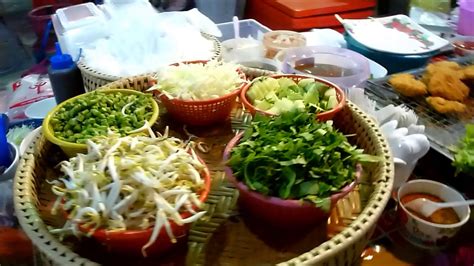 The mamaks' have typical indian halal food, and you can have nasi kandar, roti and other types of curry, meat and seafood here. Malaysia-Thailand Halal Food Festival - Langkawi - YouTube
