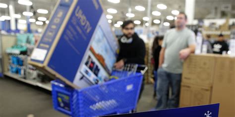 What Stores Are Still Doing Black Friday 2022 - In era of online retail, Black Friday still lures a crowd | Fox News
