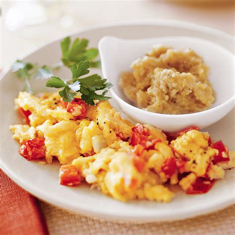 Scrambled Eggs With Tomatoes And Peppers Recipe Eatingwell