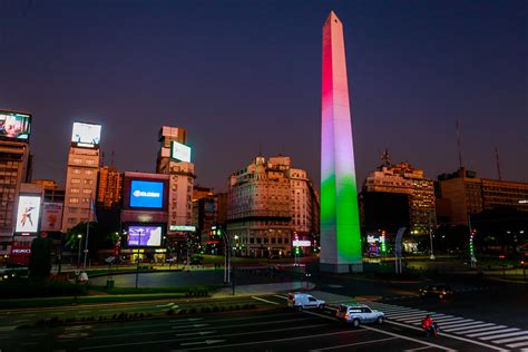 El obelisco es el monumento más representativo de buenos aires. Coronavirus: el Obelisco fue iluminado con los colores de ...