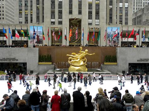 Your Guide To Skating At The Ice Rink In Rockefeller Center