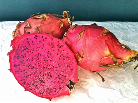 Read on to learn about its health benefits and how to eat it. Passionately Raw! : Red Dragon Fruit Smoothie