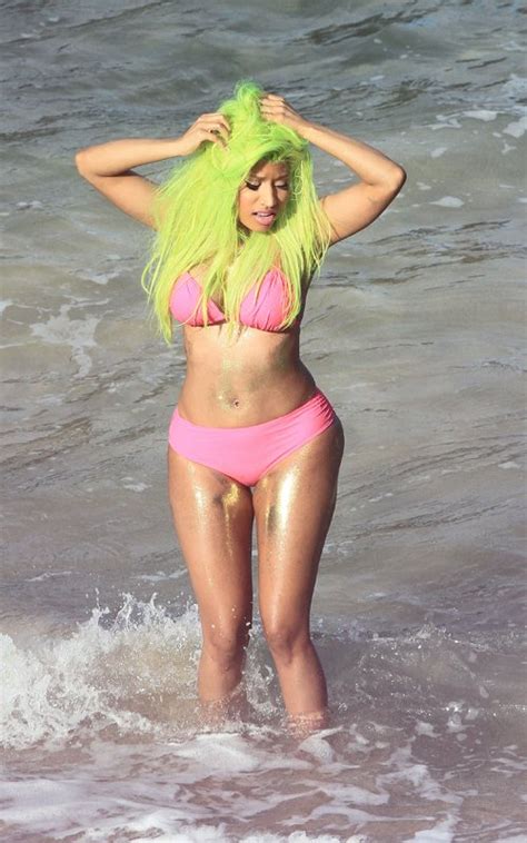 Nicki Minaj Shows Off Her Pink Bikini For Starships Video Lookers Blog