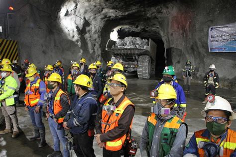 Pada makalah ini akan dijelaskan tentang metode tambang bawah tanah khususnya untuk batubara yaitu room and pillar method serta longwall method. Crusher DMLZ 504 Resmi Beroperasi: Produksi Tambang Bawah ...