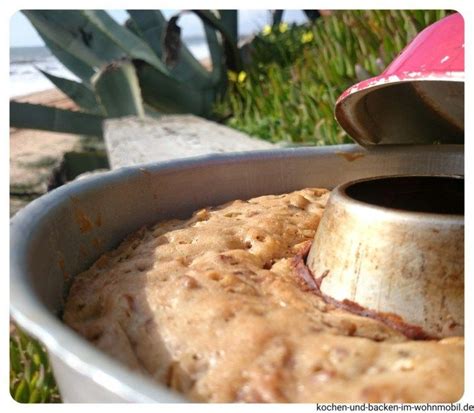 Rührteig apfelkuchen rezepte sind schnell vorbereitet und in der regel sehr einfach zubereitet. Ein Kuchen aus dem Omnia Backofen: Walnüsse und Äpfel im ...