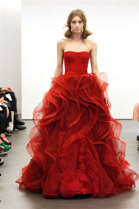 Heiraten in rot und suchen sie ein brautkleid in rot aus. Brautkleid in Rot - Bedeutung der Farbe und Tipps für ...