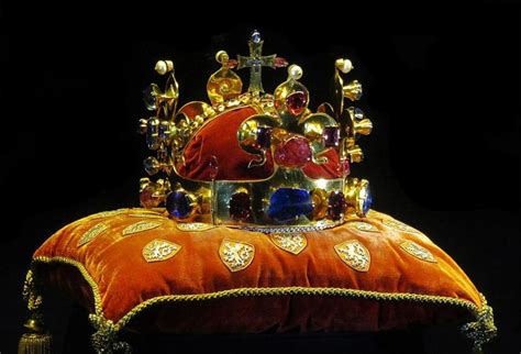 The Oldest Crowns In The World History Hit Crown Jewels St Edward