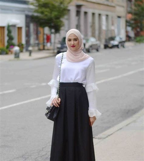 May 24, 2021 · ootd rok plisket hitam. Baju Fesyen Hitam Putih - BAJUKU