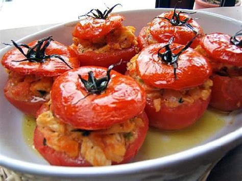 La meilleure recette de Tomates farcies au poulet Lessayer cest l