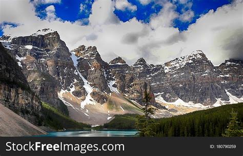 Moraine Lake Banff National Park Alberta Canada Valley Of The Ten