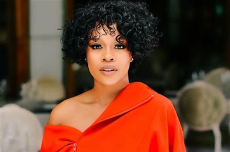 Nomzamo Mbatha South Africa S Nomzamo Mbatha Steps Up In Fight