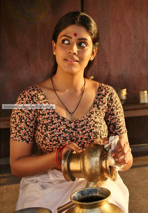 Hot Indian Actress Rare Hq Photos Tamil Actress Iniya Deep Navel Show In Lungi Blouse