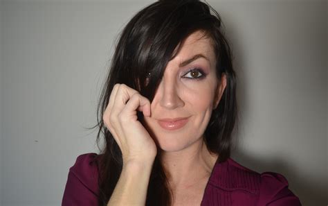 Recreating Olivia Wildes Golden Globe Maroon Eye Makeup