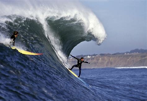 Bret maverick, needing money for a poker tournament, faces various comic mishaps and challenges, including a charming woman thief.director: Chasing Mavericks - film za videt - Ujusansa